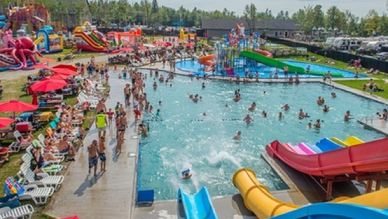 Le plus grand camping au Qubec ouvre un norme parc aquatique ! 