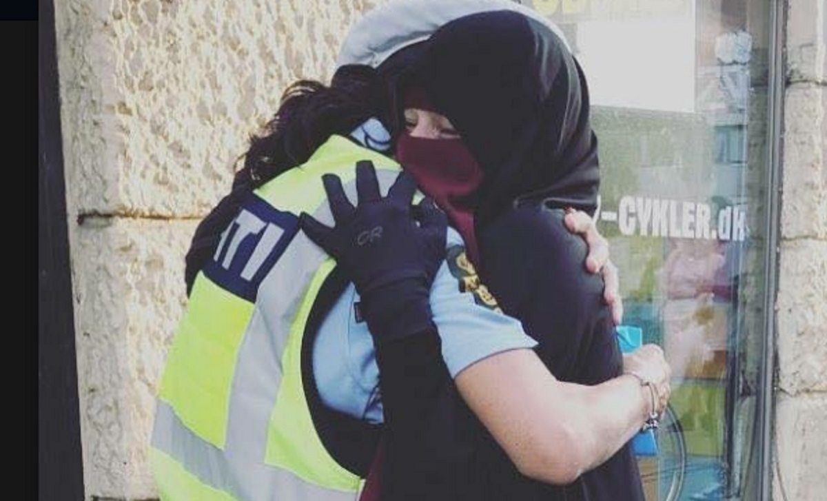Interdiction du niqab et de la burka, une policire dfie les rgles et prend position