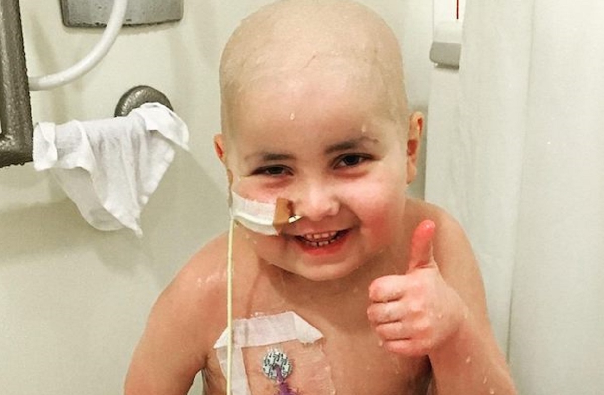 Un garon de 4 ans a le plus beau des cadeaux de Nol, on lui annonce qu'il est gurit de son cancer