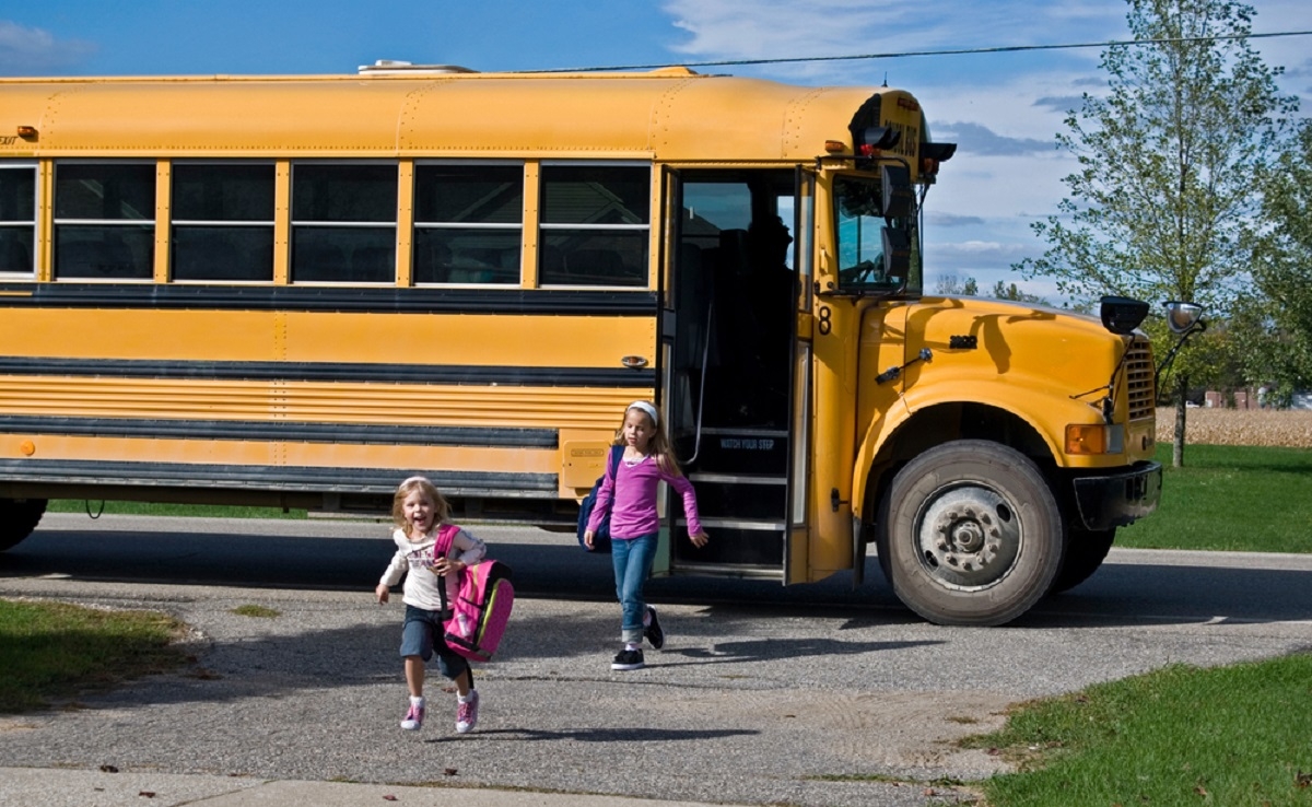 Des autobus scolaires munis de camras pourront filmer les automobilistes qui dfient la loi