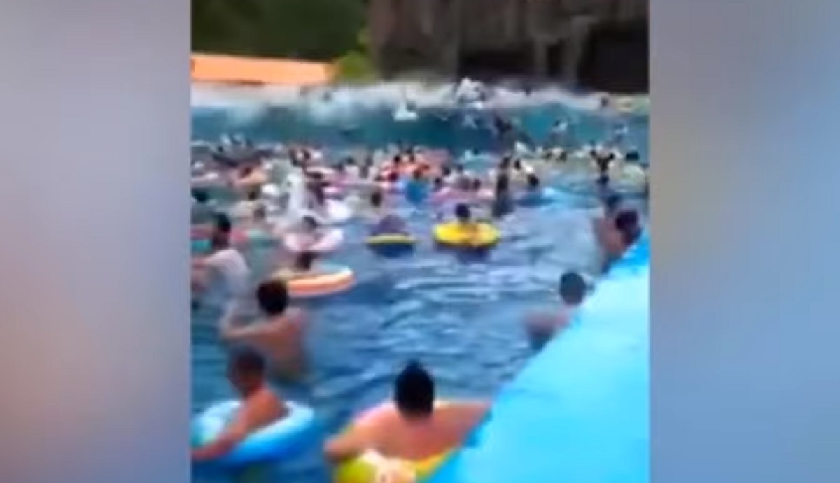 Une piscine  vagues dfectueuse cre un tsunami et fait 44 blesss
