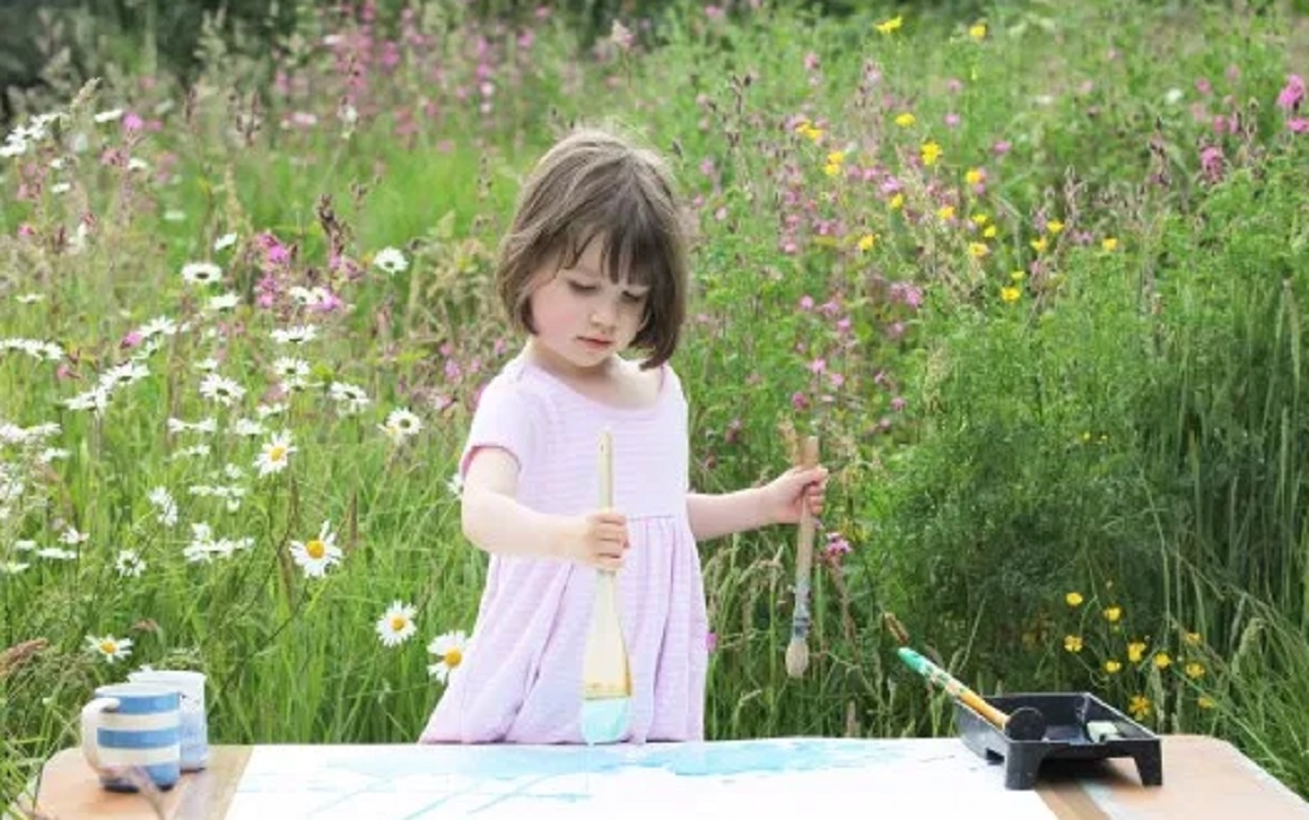 Une petite fille autiste fait des peintures  couper le souffle