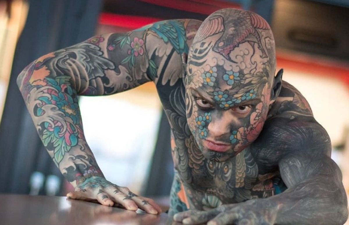 Un enseignant de maternelle ne peut plus donner ses cours � cause de ses tatouages